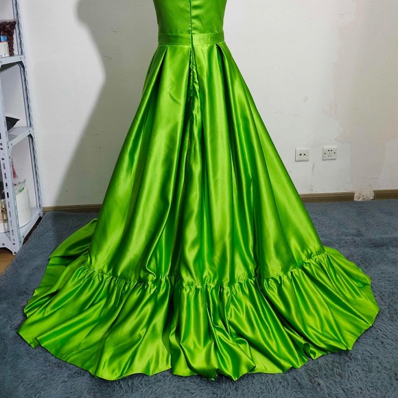 Plus Size Pink Gown/Prom Dress - Picture 9 of 10